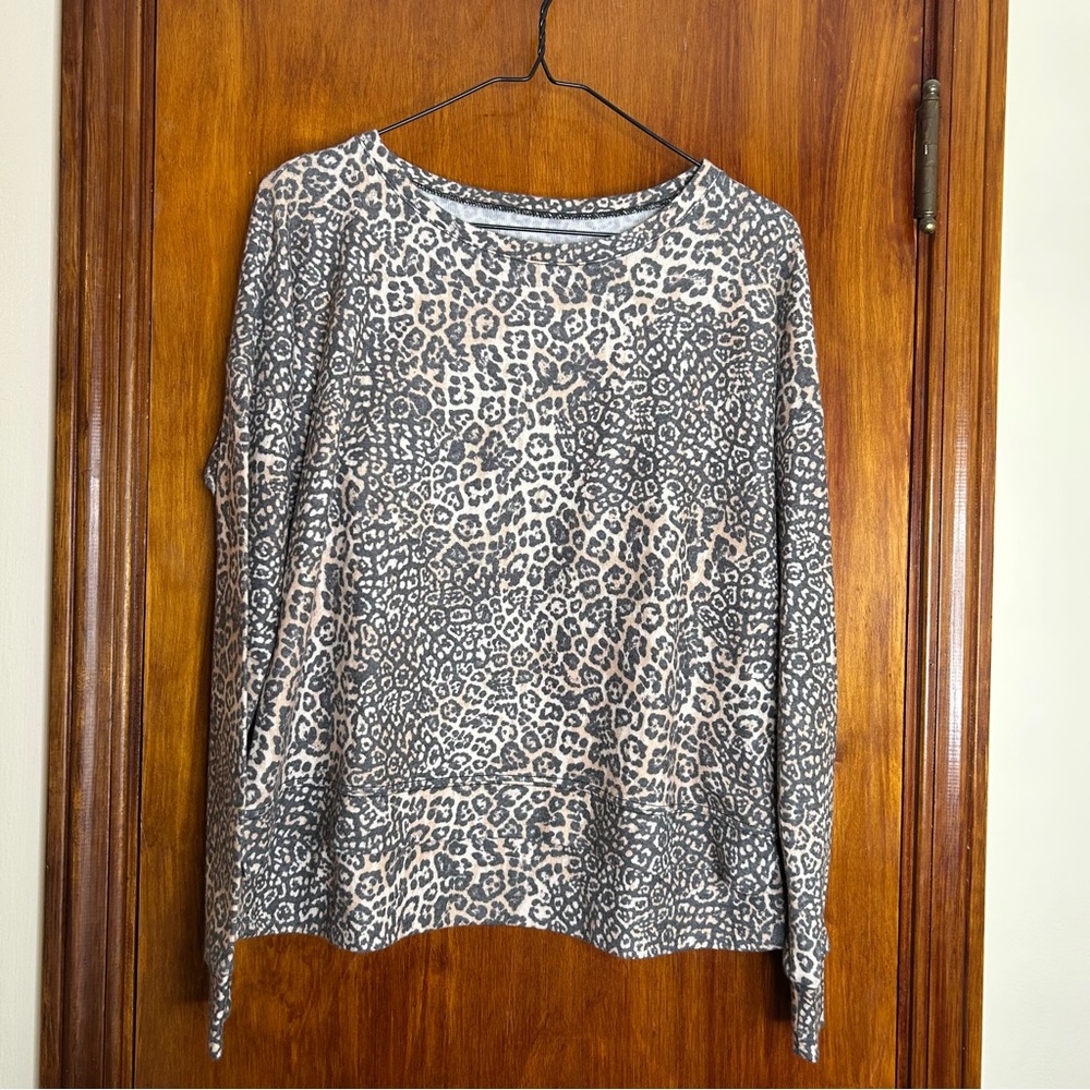 Onzie Leopard Print Sweatshirt Animal Pattern Pullover Crew Neck Small Cozy Soft